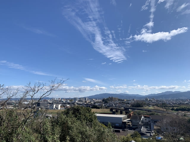 宮崎の美しい景色を背景にドローン飛行
